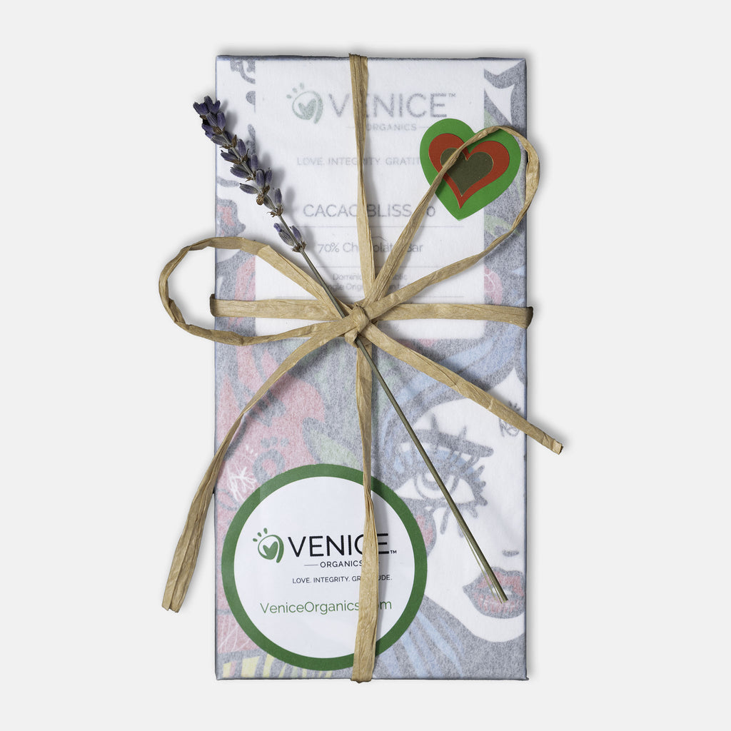 https://veniceorganics.com/cdn/shop/files/Holiday-Gift-Set_Web_2048x2048_b04bb671-411d-4ff5-9b23-d3932ba3008f_1024x1024.jpg?v=1700507228